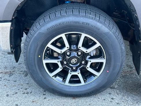 Used 2018 Toyota Tundra SR5 w/ TRD Off Road Package AWD/4WD image 19