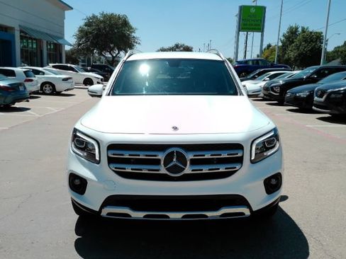 Used 2021 Mercedes-Benz GLB 250 w/ Premium Package image 3