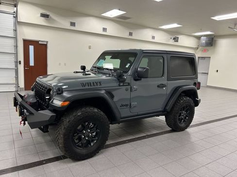 Used 2025 Jeep Wrangler Sport AWD/4WD image 4
