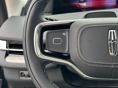 New 2025 Lincoln Navigator Reserve AWD/4WD image 10