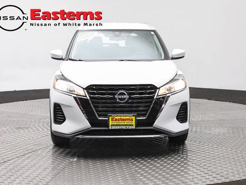 Used 2024 Nissan Kicks SV FWD image 2