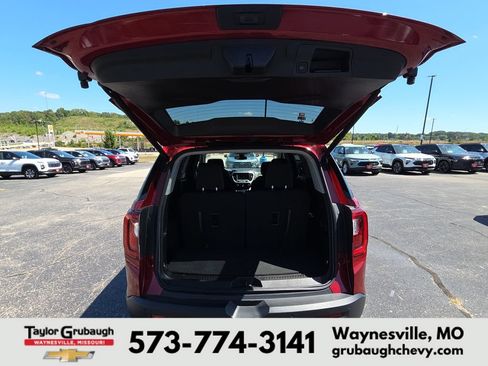 Used 2023 GMC Acadia SLE w/ Driver Convenience Package FWD image 32