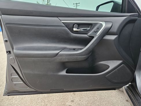 Used 2017 Nissan Altima 2.5 SR w/ Midnight Edition Package image 11