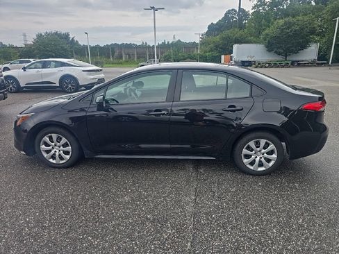 Used 2025 Toyota Corolla LE FWD image 8