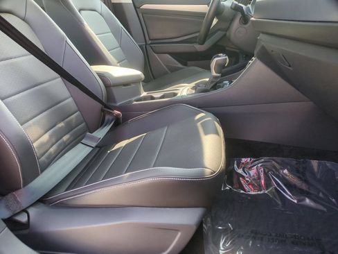 Used 2023 Volkswagen Jetta SE w/ Panoramic Sunroof Package FWD image 20