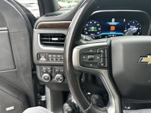 Used 2023 Chevrolet Suburban Premier w/ Advanced Technology Package AWD/4WD image 28