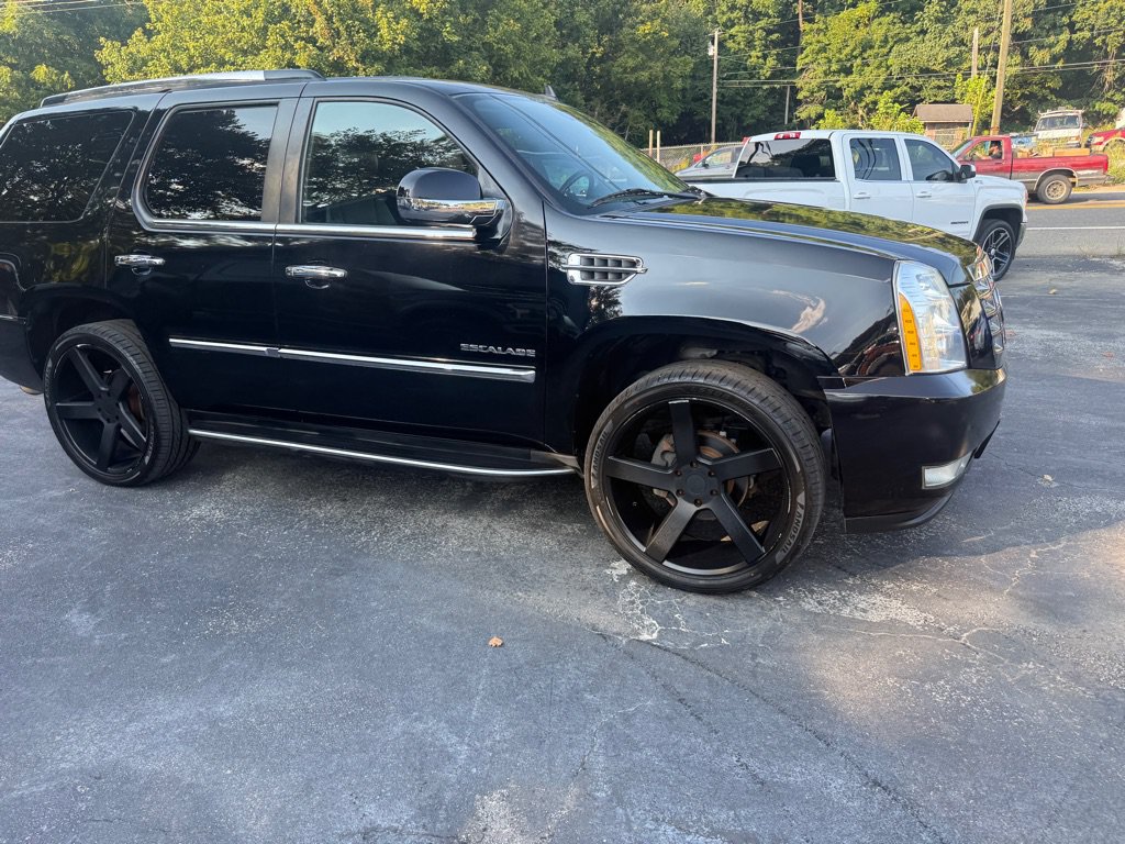 Used 2011 Cadillac Escalade AWD image 31