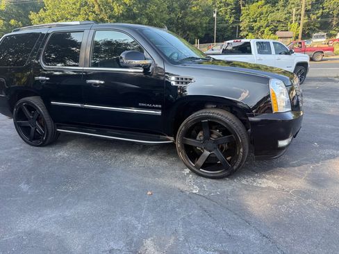 Used 2011 Cadillac Escalade AWD image 31
