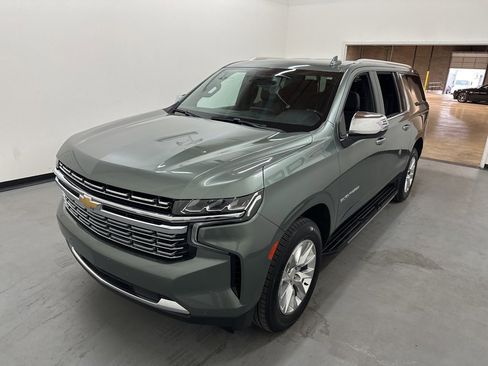 Used 2023 Chevrolet Suburban Premier image 18
