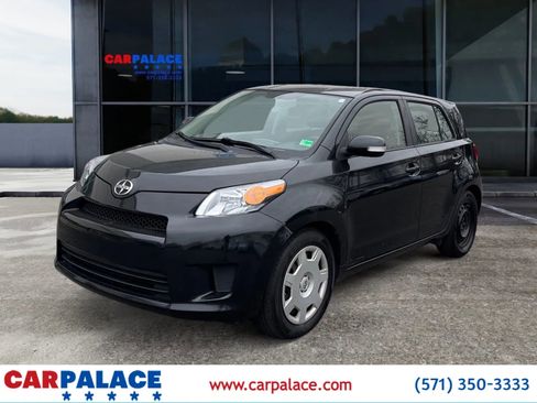 Used 2014 Scion xD image 1