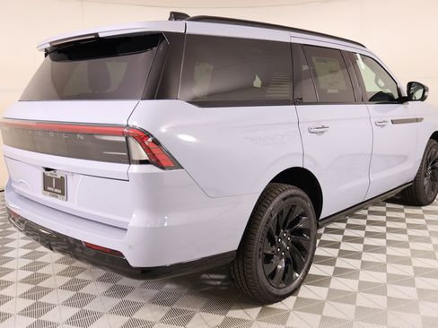 New 2026 Lincoln Navigator Reserve AWD/4WD image 23