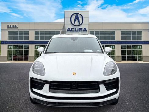 Used 2024 Porsche Macan AWD/4WD image 8