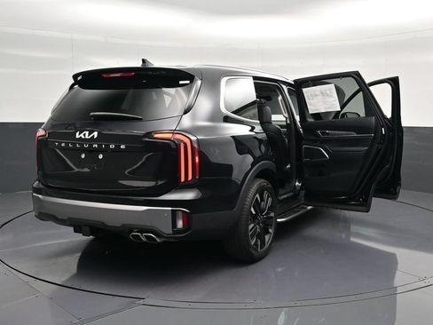 Used 2024 Kia Telluride SX w/ Towing Package FWD image 39