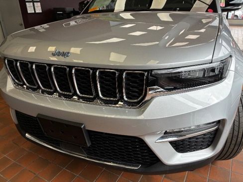 Used 2023 Jeep Grand Cherokee 4WD 4xe image 10
