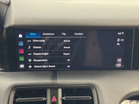 Used 2023 Porsche Taycan 4S w/ Technology Package image 29