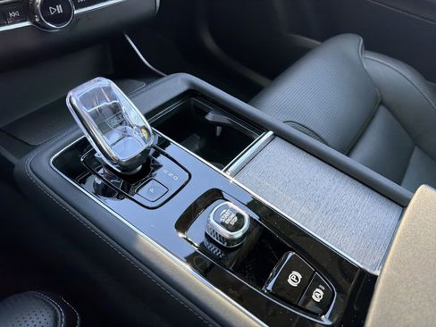 Certified 2025 Volvo XC90 T8 Ultra image 26