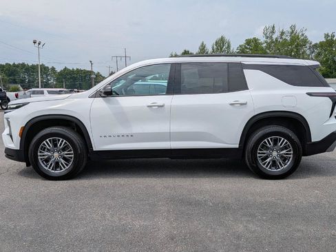 Used 2026 Chevrolet Traverse LT w/ Driver Confidence Package AWD/4WD image 6
