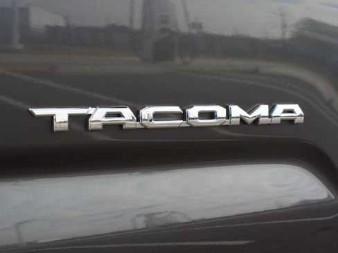 Used 2023 Toyota Tacoma TRD Sport image 19