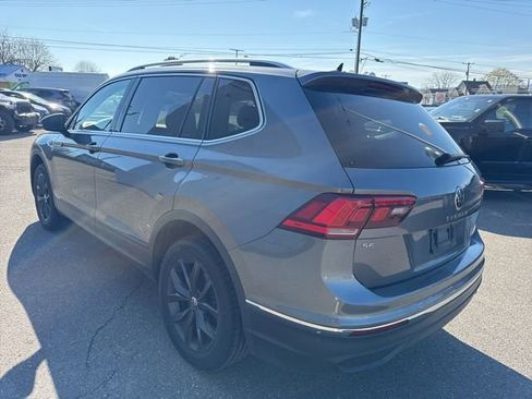 Used 2024 Volkswagen Tiguan SE image 8