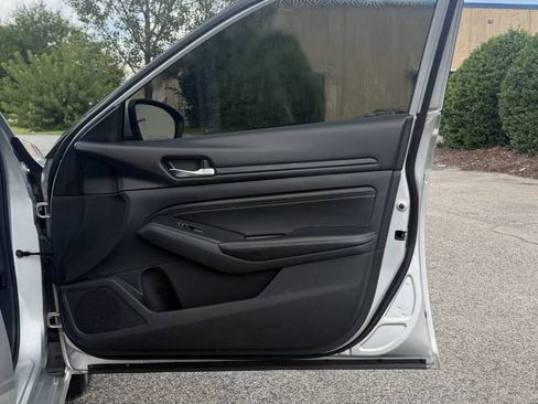 Used 2019 Nissan Altima 2.5 S FWD image 19