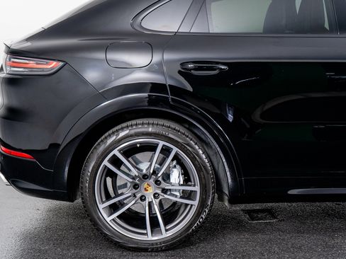 Used 2023 Porsche Cayenne Turbo image 8