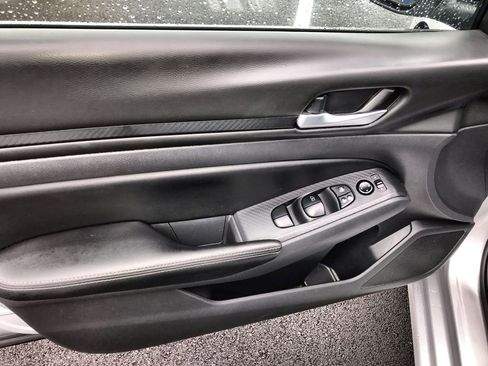 Used 2024 Nissan Altima 2.5 SV image 13