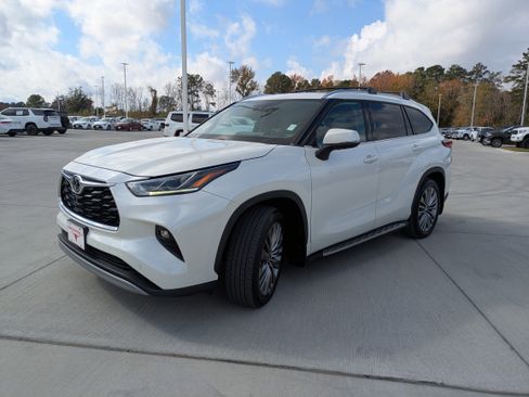 Certified 2021 Toyota Highlander Platinum image 3