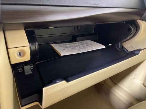 Used 2017 Toyota Camry XLE image 25