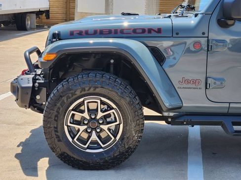 Used 2024 Jeep Gladiator Rubicon AWD/4WD image 14