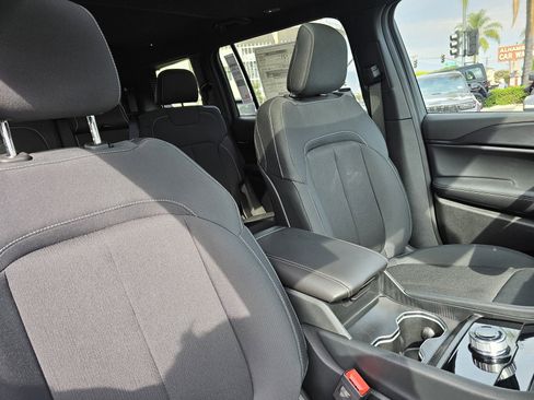 New 2025 Jeep Grand Cherokee L Laredo image 30