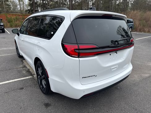 New 2026 Chrysler Pacifica Select image 7