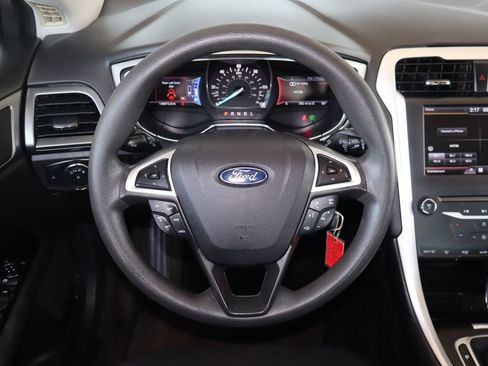 Used 2015 Ford Fusion SE FWD image 17