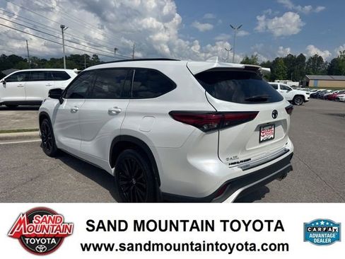 Used 2023 Toyota Highlander XSE FWD image 5