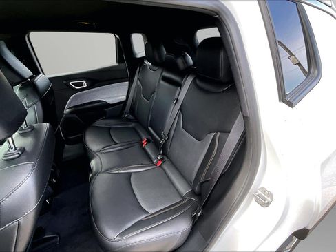Used 2023 Jeep Compass Latitude AWD/4WD image 18