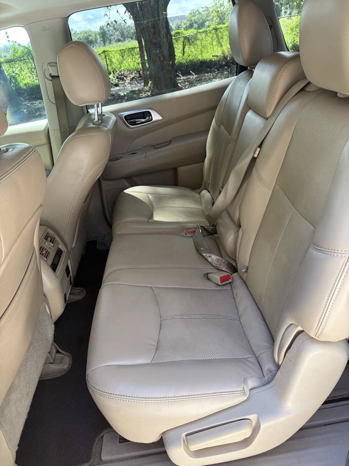Used 2015 Nissan Pathfinder Platinum FWD image 13