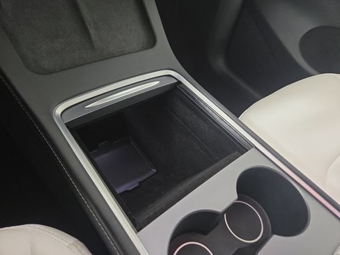 Used 2024 Tesla Model Y 2WD image 26