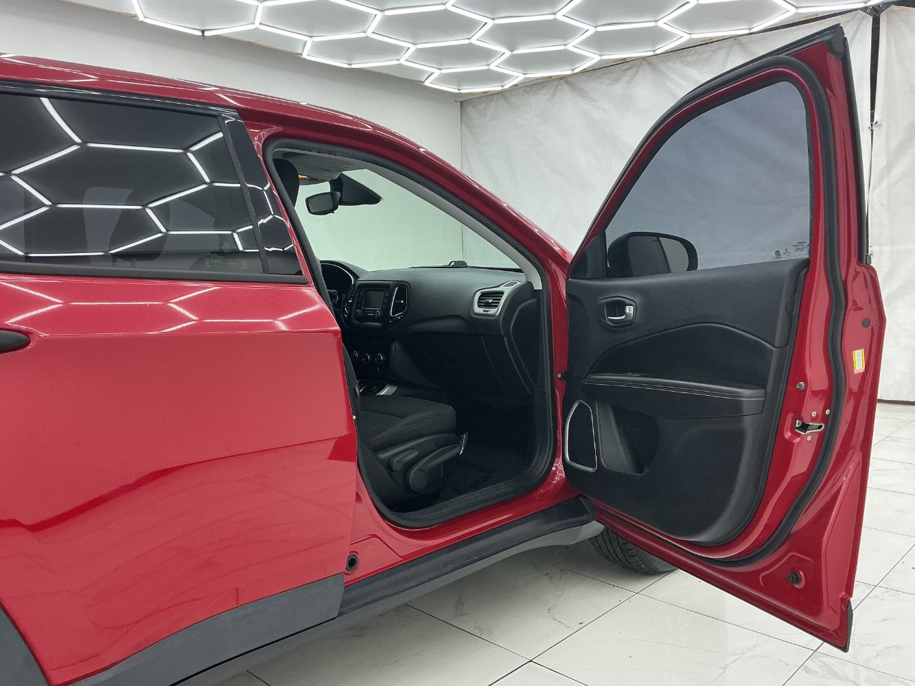 Used 2018 Jeep Compass Sport FWD image 17