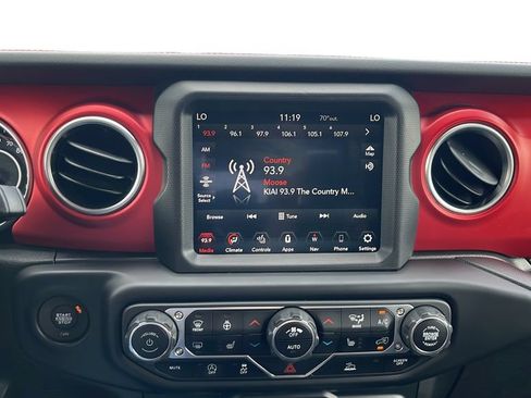 Used 2022 Jeep Gladiator Rubicon w/ Cold Weather Group AWD/4WD image 11