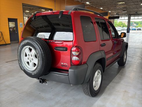 Used 2007 Jeep Liberty Sport AWD/4WD image 5