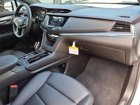 New 2026 Cadillac XT5 Luxury w/ LPO, Red Accent Package image 8