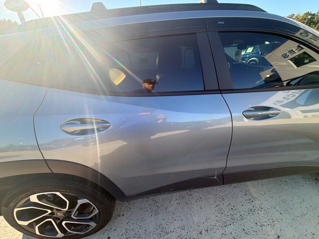 Used 2025 Chevrolet Trax RS w/ Driver Confidence Package FWD image 18