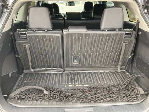 Used 2023 Toyota Highlander XLE image 8
