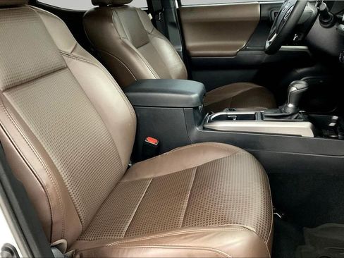 Used 2020 Toyota Tacoma Limited image 24