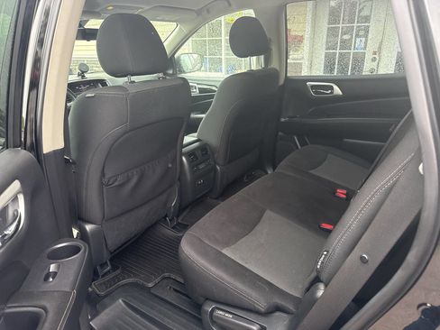 Used 2019 Nissan Pathfinder S AWD/4WD image 14