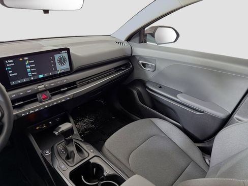 Used 2025 Kia K4 LX image 24