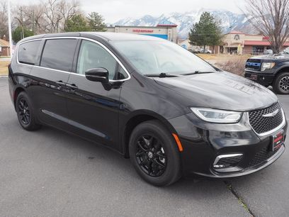 Used 2024 Chrysler Pacifica Touring-L