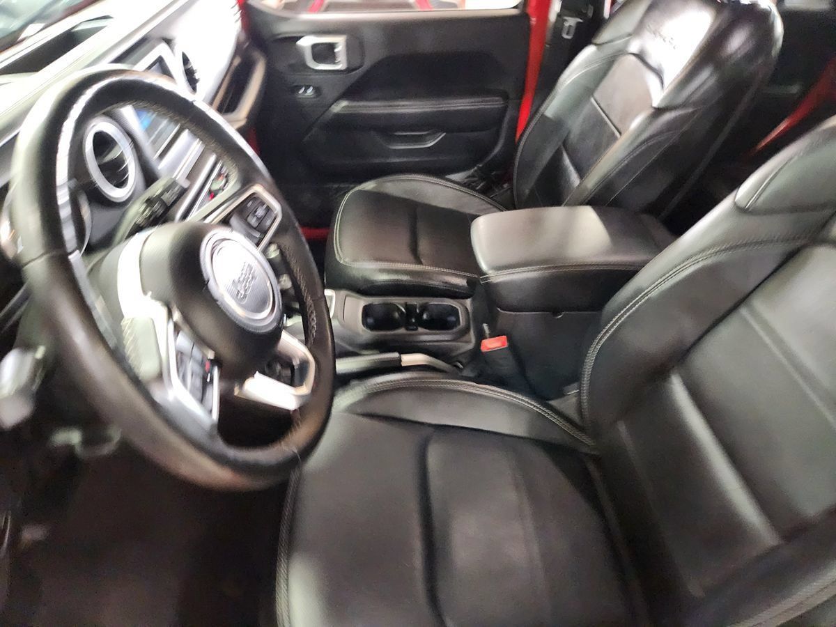 Used 2018 Jeep Wrangler Unlimited Sahara w/ Cold Weather Group AWD/4WD image 29