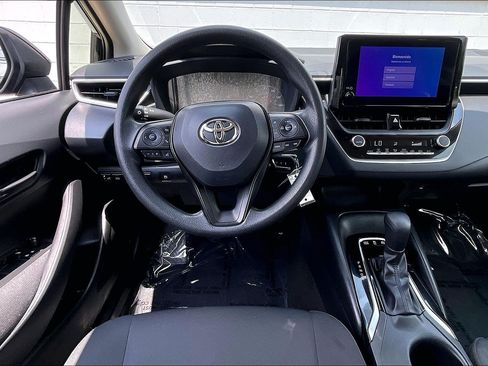 Used 2025 Toyota Corolla LE FWD image 6