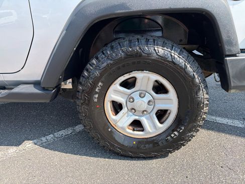 Used 2009 Jeep Wrangler X AWD/4WD image 12
