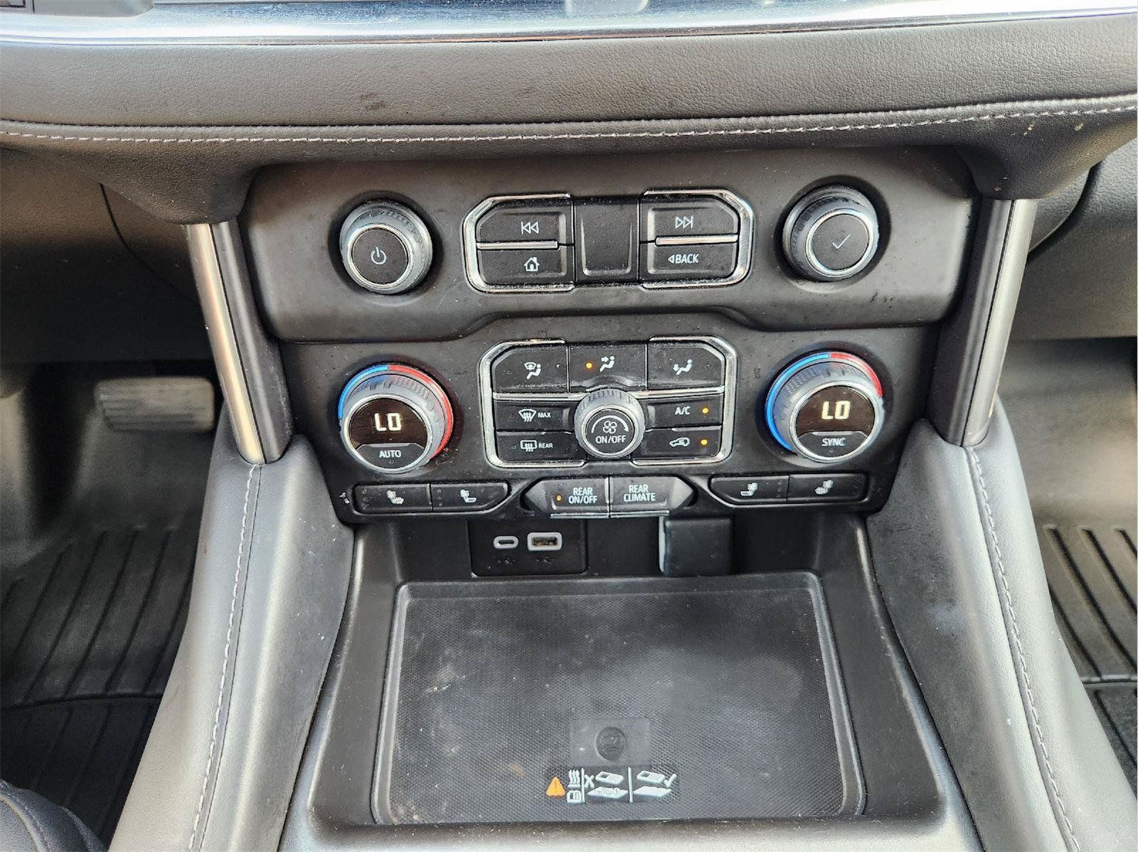 Used 2023 Chevrolet Suburban Z71 w/ Luxury Package AWD/4WD image 18